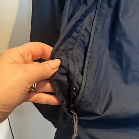 The North Face Men's Navy and Gray Windbreaker - Picture 4 of 14